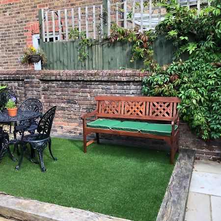 Kristina'S Coach House Horsham Exterior foto